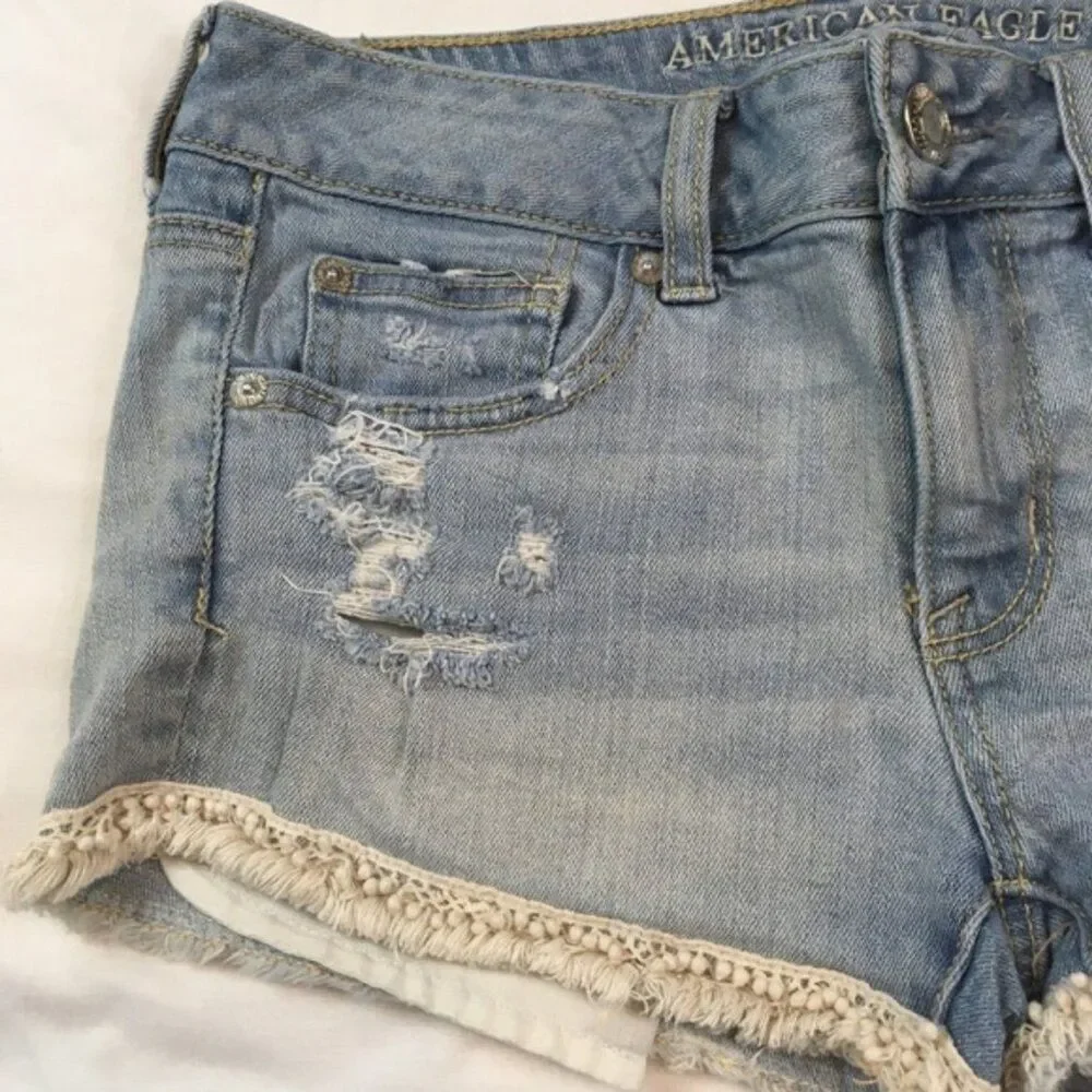 American Eagle Womens Size 2 Medium Wash Blue Distressed Crochet Shortie Shorts